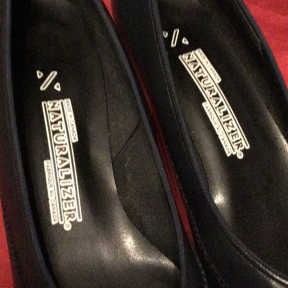 Naturalizer Women’s Joy Leather Pumps - Picture 4 of 8